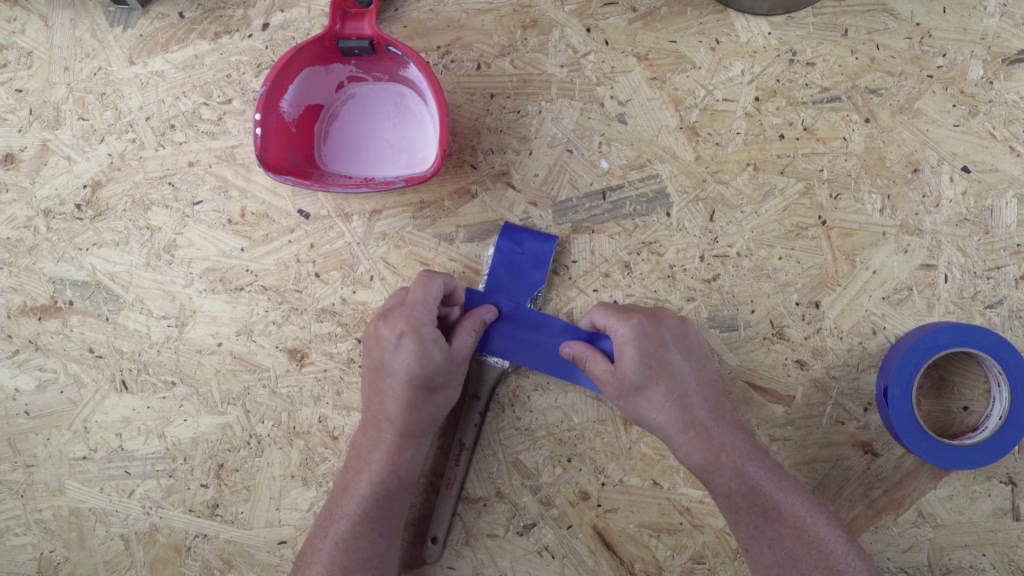 Preserving paint brushes between coats